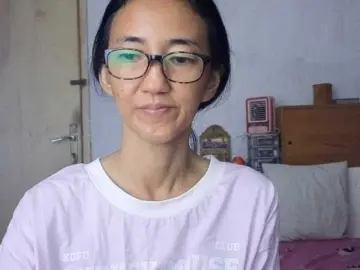 Bee077  live sex cam