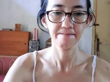 Bee077  live sex cam