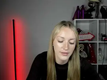 EvelynBlond  live sex cam