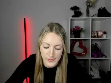 EvelynBlond  live sex cam