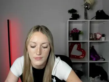 EvelynBlond  live sex cam