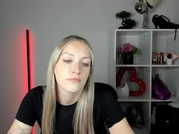 EvelynBlond  live sex cam