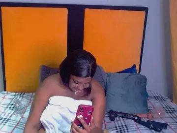 SUGARlips27  live sex cam