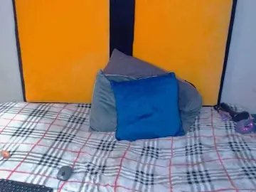 SUGARlips27  live sex cam