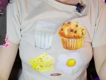 Sweety-kittyy  live sex cam