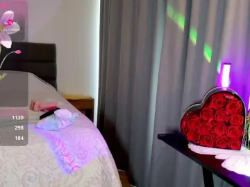 Sweety-kittyy  live sex cam