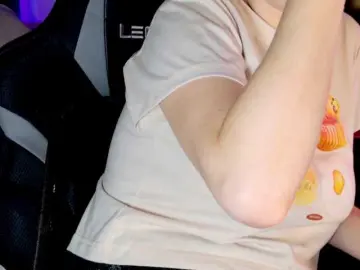 Sweety-kittyy  live sex cam