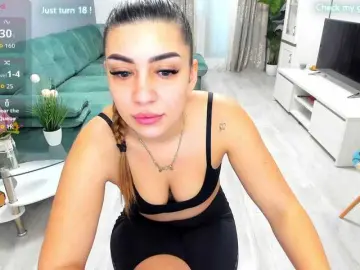 EveeEvian  live sex cam