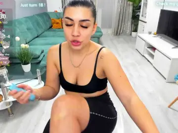 EveeEvian  live sex cam