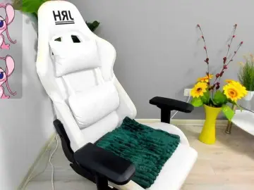 EveeEvian  live sex cam