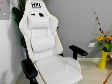 EveeEvian  live sex cam