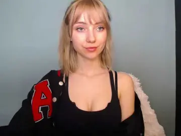 LuciaGlow  live sex cam