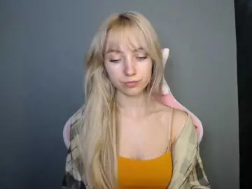 LuciaGlow  live sex cam