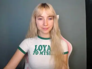 LuciaGlow  live sex cam