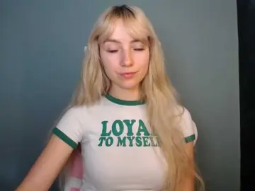 LuciaGlow  live sex cam