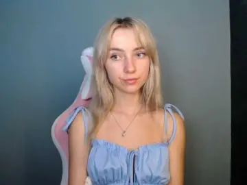 LuciaGlow  live sex cam