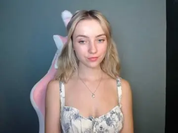 LuciaGlow  live sex cam