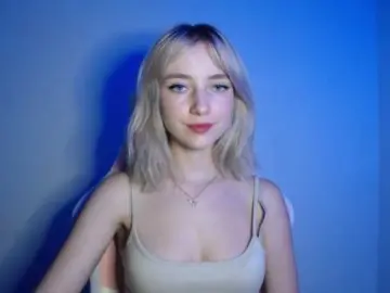 LuciaGlow  live sex cam
