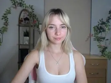 LuciaGlow  live sex cam