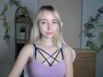 LuciaGlow  live sex cam
