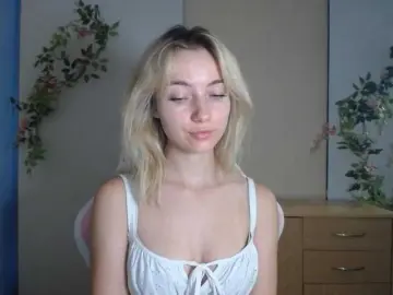 LuciaGlow  live sex cam