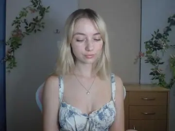 LuciaGlow  live sex cam