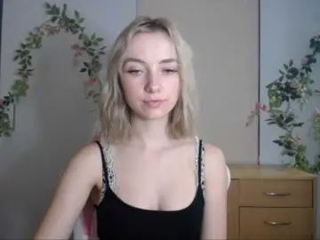 LuciaGlow  live sex cam