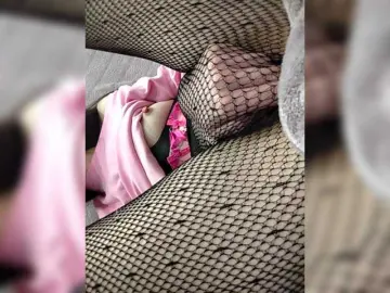 Uwukiskamyr  live sex cam