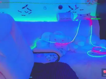 LittleKitsune  live sex cam