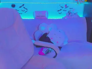 LittleKitsune  live sex cam