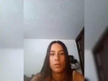 Dannali22  live sex cam