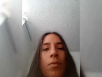 Dannali22  live sex cam