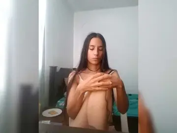 Dannali22  live sex cam