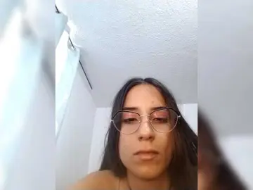 Dannali22  live sex cam