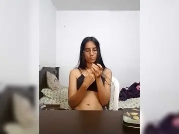 Dannali22  live sex cam