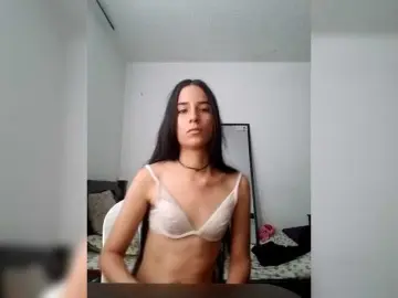 Dannali22  live sex cam