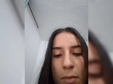 Dannali22  live sex cam