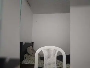 Dannali22  live sex cam