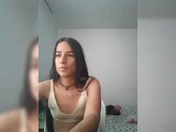 Dannali22  live sex cam