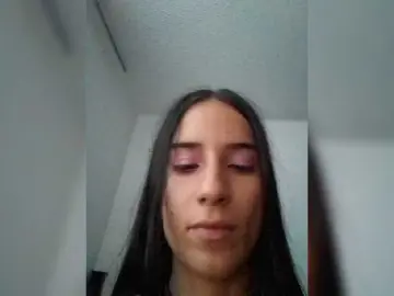 Dannali22  live sex cam