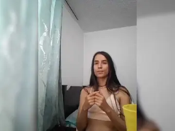 Dannali22  live sex cam