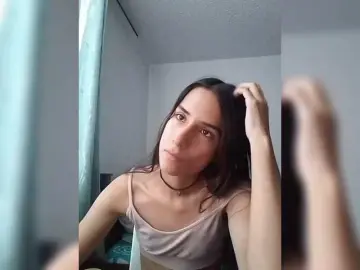 Dannali22  live sex cam