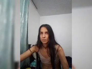 Dannali22  live sex cam