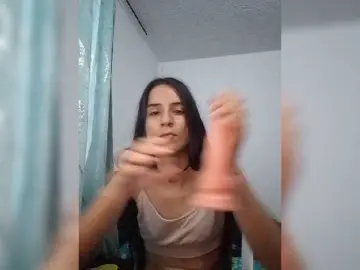 Dannali22  live sex cam