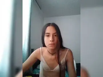 Dannali22  live sex cam