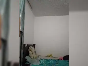 Dannali22  live sex cam
