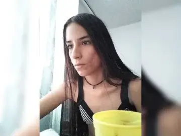 Dannali22  live sex cam