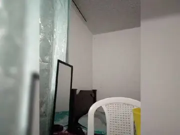 Dannali22  live sex cam