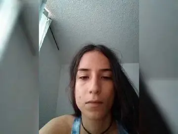 Dannali22  live sex cam