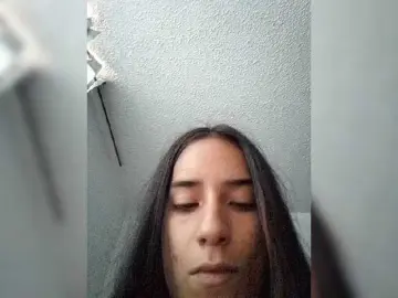 Dannali22  live sex cam
